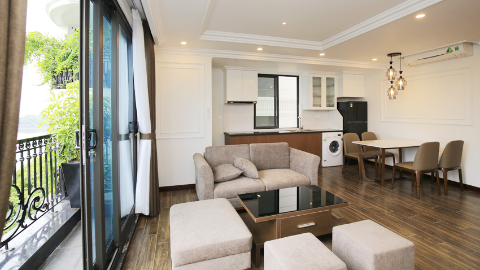 Lakeview and Balcony 02 bedroom apartment for rent in Truc Bach island