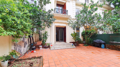 Front Yard and Garden 03 bedroom house for rent in Tay Ho