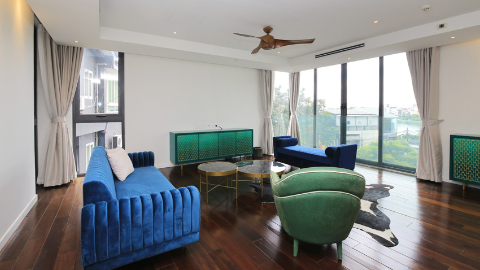 Delightful three bedrooms apartment for rent in Xuan Dieu