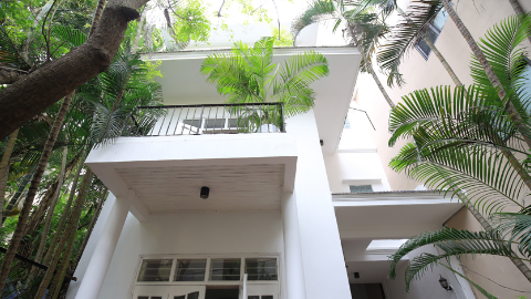Courtyard 03 bedroom house for rent in Tay Ho Hanoi