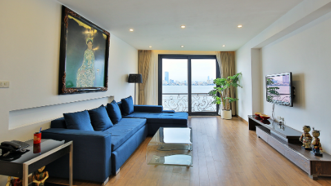 Spectacular lakefront 03 bedroom apartment rent in Hanoi