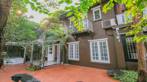 Garden and front yard 03 bedroom house for rent in Tu Hoa Tay Ho