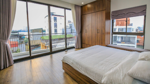 Balcony & Bright 03 bedroom apartment in Tay Ho, Ha noi for rent