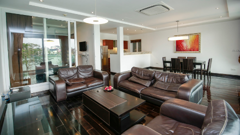 Lakeview and decent balcony 03 bedroom apartment for rent in Quang An