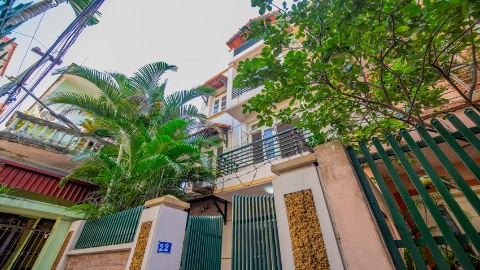Airy furnished 4 bedroom house with a nice terrace in Au Co, Tay Ho