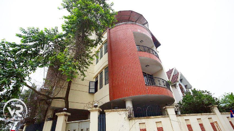 Open view and Front yard 05 bedroom house for rent in Tay Ho