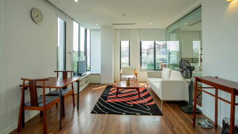Lake view elegant 1 bedroom apartment in Ho Ba Mau for rent