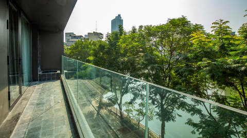 Brand new lake view 1 bedroom apartment in Truc Bach for rent