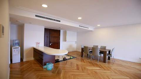 Elegant 02 bedrooms apartment for rent in Hoang Thanh Tower