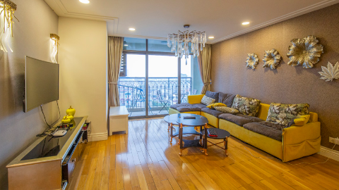 Luxury 02 bedrooms apartment for rent in Hoang Thanh Tower Hanoi