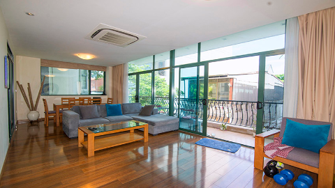 Balcony 02 bedrooms apartment for rent in Truc Bach