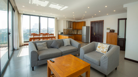 Lake view and balcony 3 bedroom apartment in Au Co, Tay Ho for rent