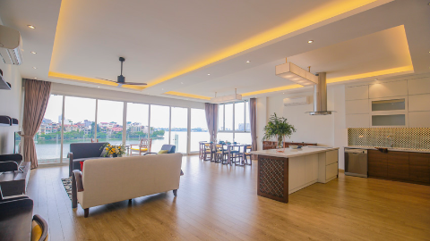 Breataking view 03 bedrooms apartment for rent in Quang An