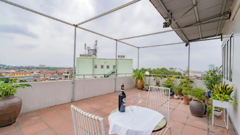 Terrace beautiful 1 bedroom apartment in Hoan Kiem for rent