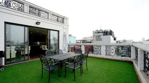Private terrace 02 bedrooms apartments for rent in Hai Ba Trung Hanoi