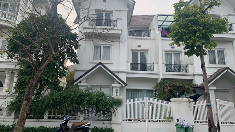 Riverview and front yard 04 bedroom Villa for rent in Anh Dao Vinhomesriverside