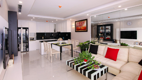 Big balcony 03 bedroom apartment for rent At Dleroi Soleil Building