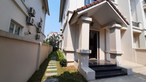 Vinhomesriverside 04 bedroom villa with Garden and Riverview for rent 