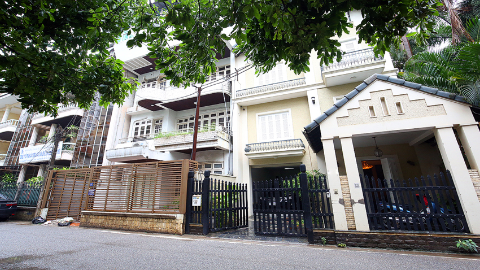 Quality courtyard  6 bedroom house near Somerset Tay Ho for rent