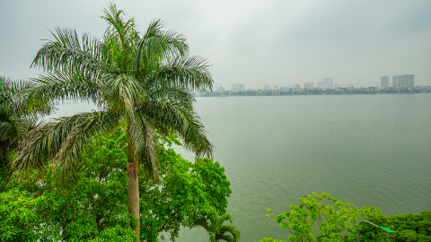 Amazing lakeview and front yard 04 bedroom house for rent in Tay Ho