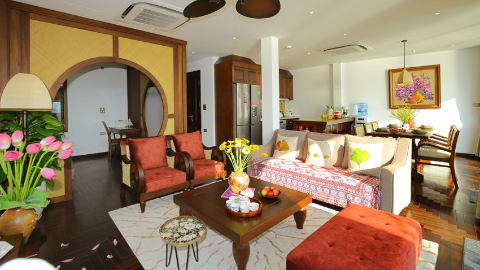 Gorgeous big balcony 2 bedroom apartment in Lang Yen Phu, West Lake