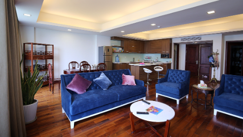 Lake view modern 2 bedroom apartment in Xuan Dieu 
