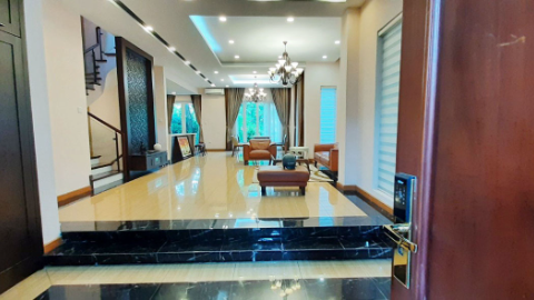 Garden with river view 04 bedroom Villa for rent in Vinhomes Riverside