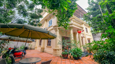 Spectacular court-yard semi-furnished 4 bedroom house in Tay Ho for rent