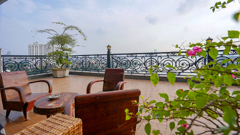 Big terrace with amazing lakeview 03 bedroom apartment for rent in Tay Ho, West lake