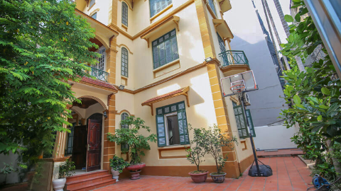 Big front yard with garden 04 bedroom house for rent in Tay Ho, West lake