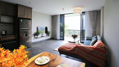 Amazing lake view 2 bedroom apartment in Tay Ho for rent