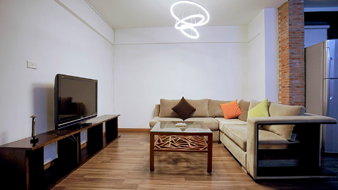 good price 1 bedroom apartment with a balcony in Dang Thai Mai for rent