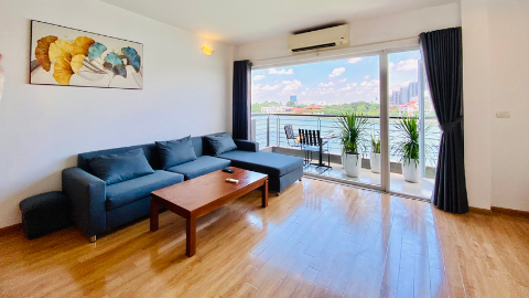 Nice lake view 2 bedroom apartment in Tay Ho for rent