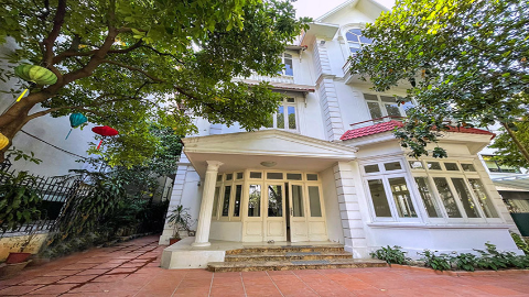 Big garden with outdoor space 05 bedroom villa for rent in tay ho west lake