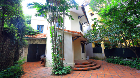 Garden house with 04 bedroom in Xuan Dieu for rent