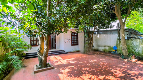 Big garden with front yard 02 bedroom house for rent in Tay Ho West lake