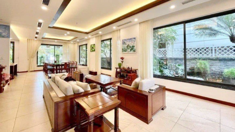 Modern design with garden 04 bedroom house for rent in Vinhomes Long Bien
