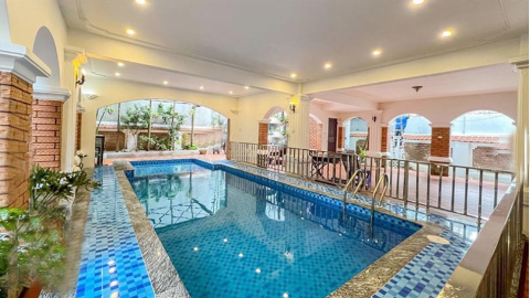 Big garden with front yard 04 bedroom house for rent in Tay Ho West lake