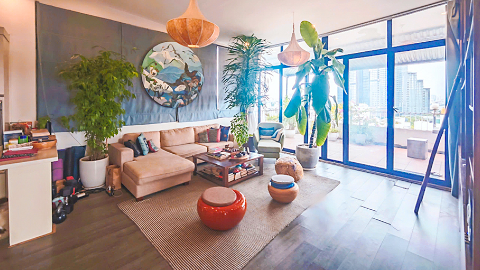 Big terrace with fully furnished 03 bedroom apartment for rent in Tay Ho West lake