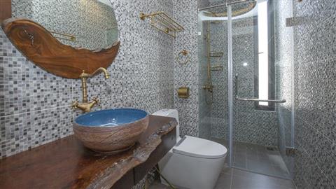 Bathroom ensuite bedroom 03