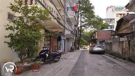 Lane with car access