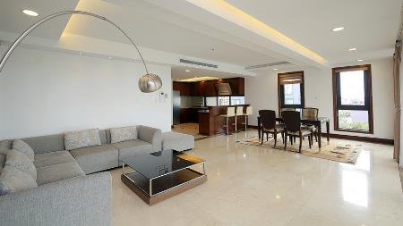 Lake view 03 bedroom apartment for rent in Xuan Dieu, prime location Westlake