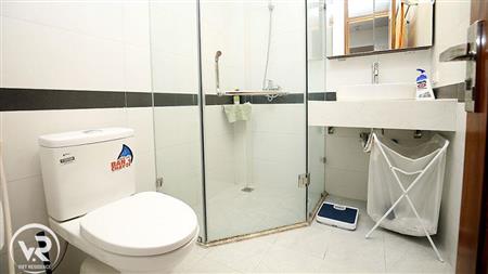 Bathroom 02