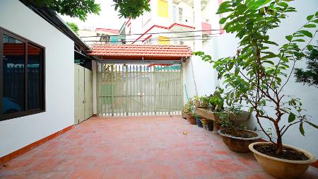 Big yard & brandnew 04 bedroomhouse in Au Co, Tay Ho