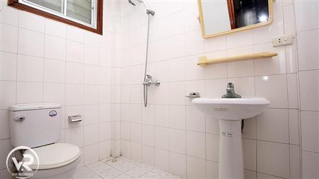 Bathroom ensuite bedroom 03