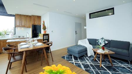 Stunning & lakeview 02 bedroom apartment for rent in Tu Hoa, Tay Ho
