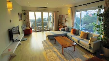 Well -designed 03 bedroom serviced apartment for rent in Tay Ho
