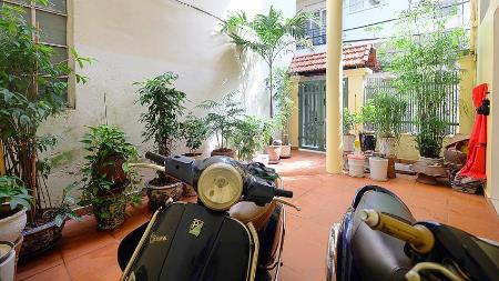 Yard house with 02 bedroom for rent in Tu Hoa, Tay Ho