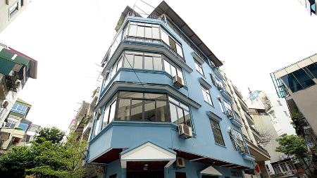 Spacious and bright apartment for rent in Truc Bach Lake