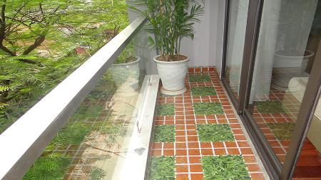 Spacious 01 apartment for rent in Truc Bach Lake